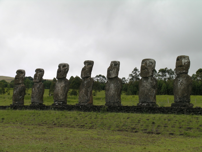 les 7 moai de l'ahu Akivi
